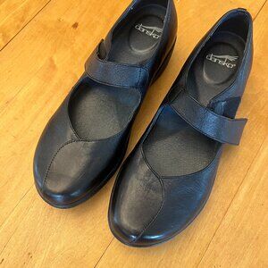 Dansko size 42 black Mary Janes